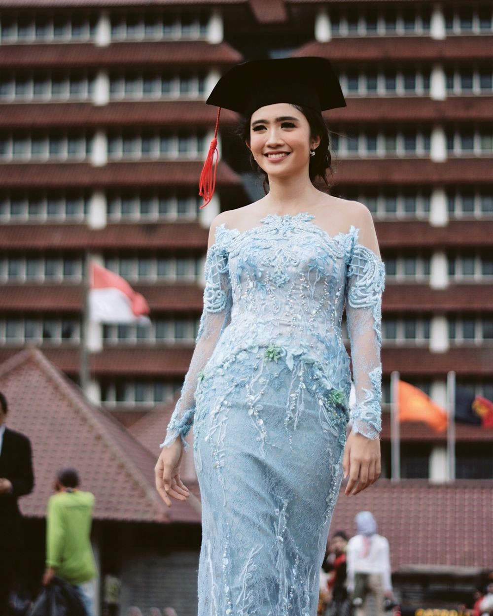10 Model Kebaya Modern & Elegan Terbaru 2019, Bisa Buat Wisuda!