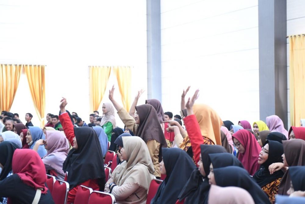 Menlu Retno Marsudi Ajari Mahasiswa Makassar Jadi Diplomat