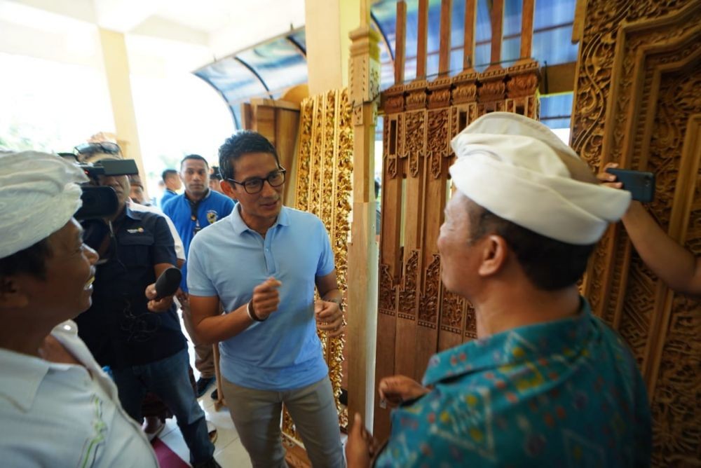 Sandiaga ke Bali, Satpol PP Sibuk Tertibkan Spanduk Dukungan Jokowi