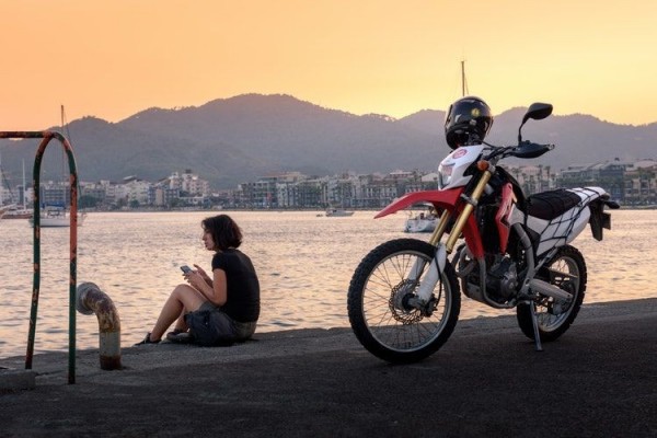 Pria Naik Tril : Jokowi Naik Motor Trail Temui Pengungsi Korban Gempa Di Lombok Berita Bali ...