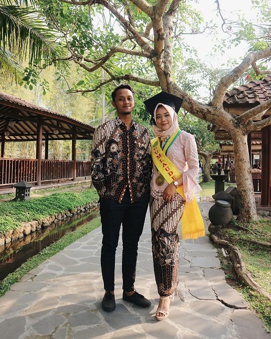 Cocok Buat Wisuda Millennials Nih! 10 Ide Kebaya Modern dengan Hijab