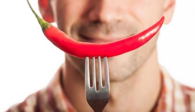 10 Fakta Kenapa Makan Makanan Pedas Bikin Ingusan dan Mata Juga Berair