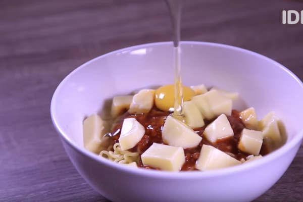 Ini 5 Cara Baru Santap Indomie dengan Sajian Bolognaise Mozzarella