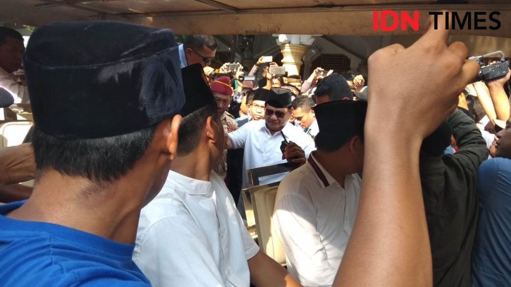 Di Hadapan Santri Ponpes Sunan Drajat, Prabowo Enggan Disebut Kaya