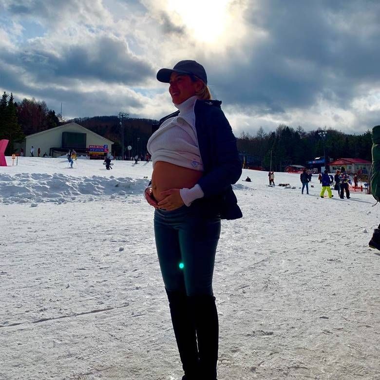 Masuki Usia Kehamilan 7 Bulan, 10 Pose Baby Bump Nikita Mirzani