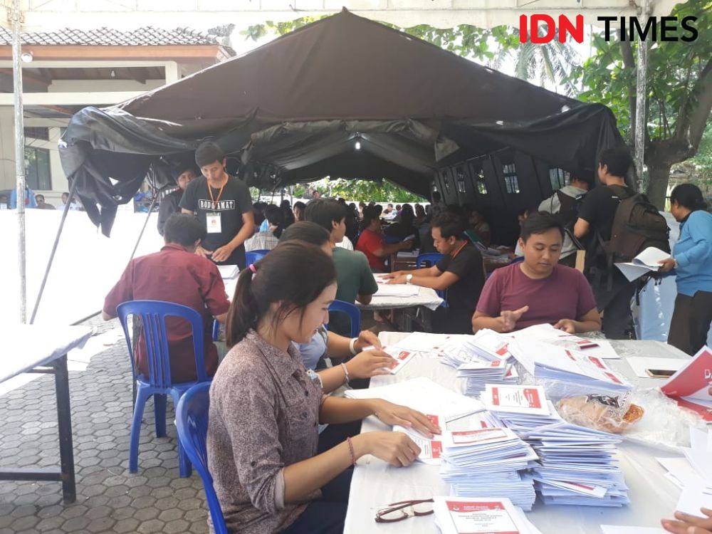 94 Warga Lipat Surat Suara di KPU Badung, Diupah Rp75 per Kertas