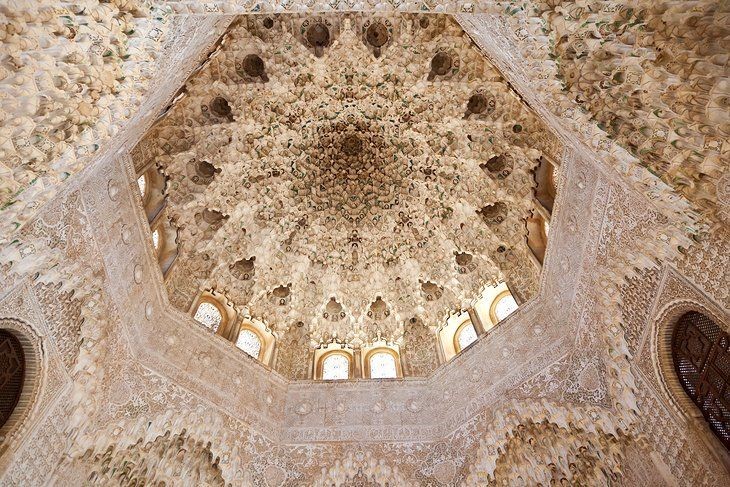 Jadi Lokasi Syuting Drama, 10 Pesona Alhambra yang Wajib Kamu Kunjungi