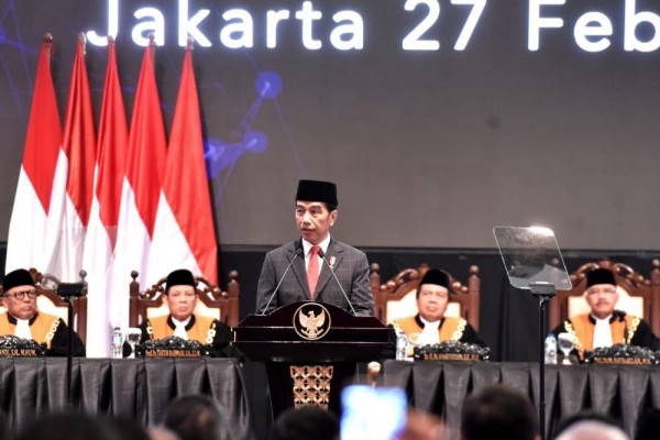 Jokowi Perintahkan Kapolri Tindak Penyebar Hoaks