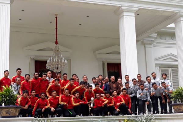 Timnas Indonesia U-22 Disambut Jokowi di Istana
