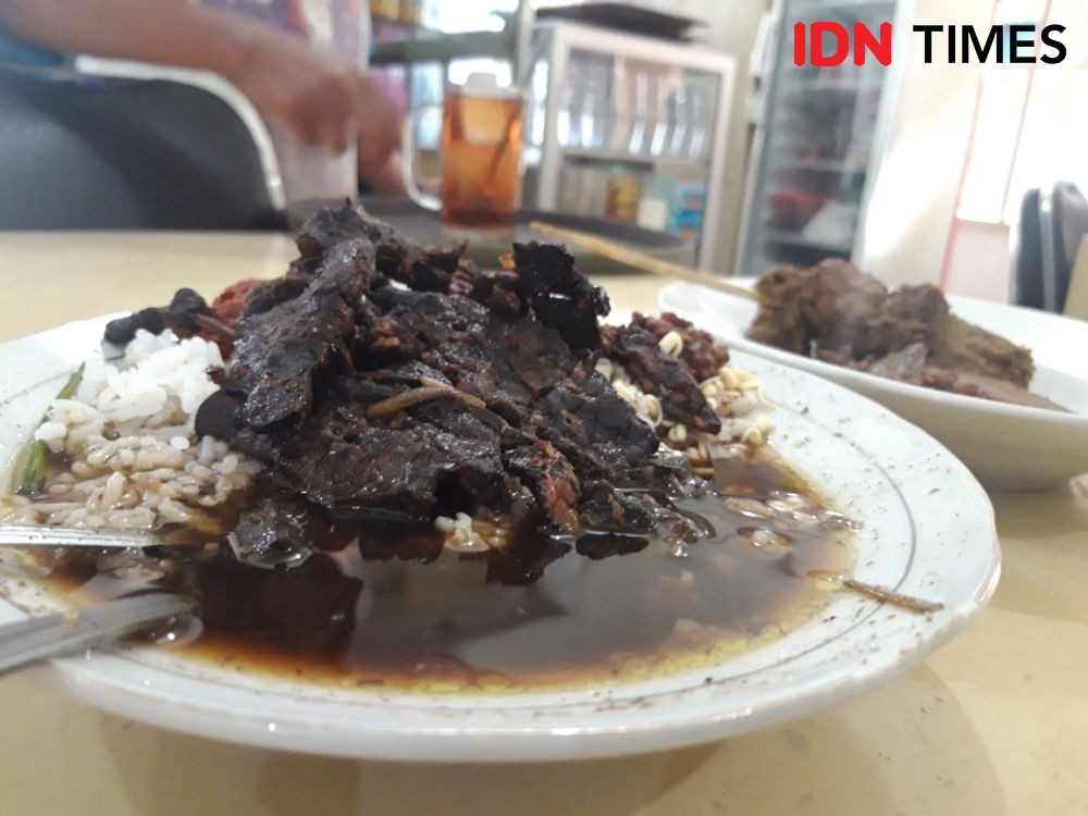 Rawon dengan Lauk Sate Komoh, Terenak Kedua versi Pak Bondan