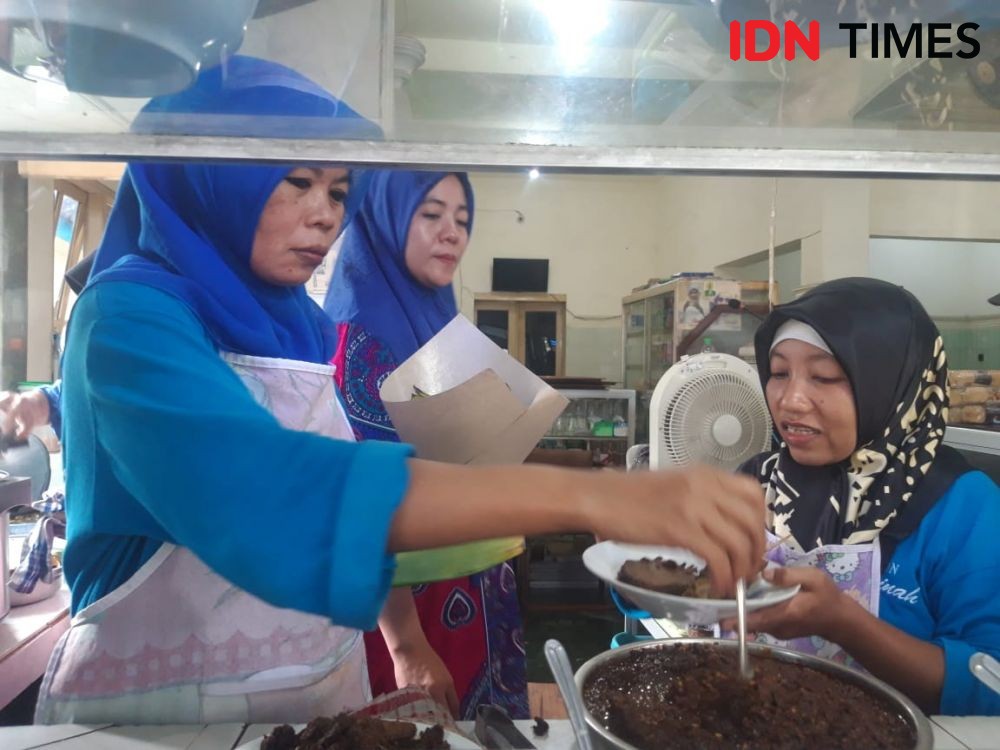 Rawon dengan Lauk Sate Komoh, Terenak Kedua versi Pak Bondan