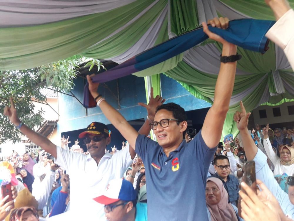 Datang ke Majalengka, Sandi disambut Dengan Spanduk Dukungan Jokowi