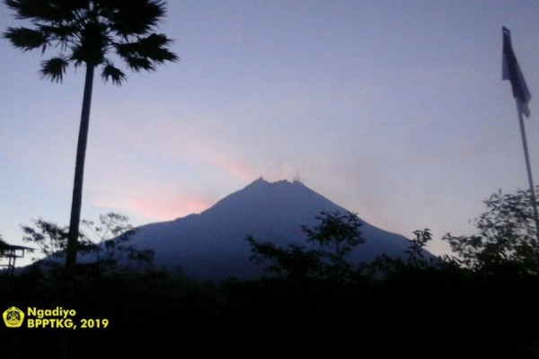 Tujuh Kali Luncurkan Awan Panas, Gunung Merapi Berstatus Waspada