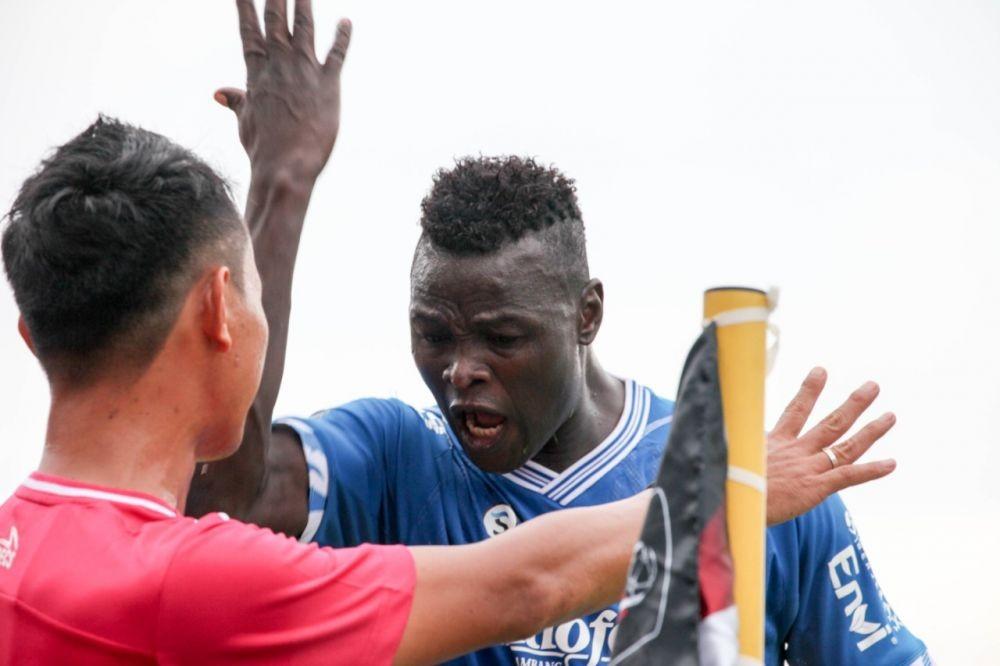 [FOTO] Handball Manahati Lestusen Tertangkap Kamera, Persib Meradang