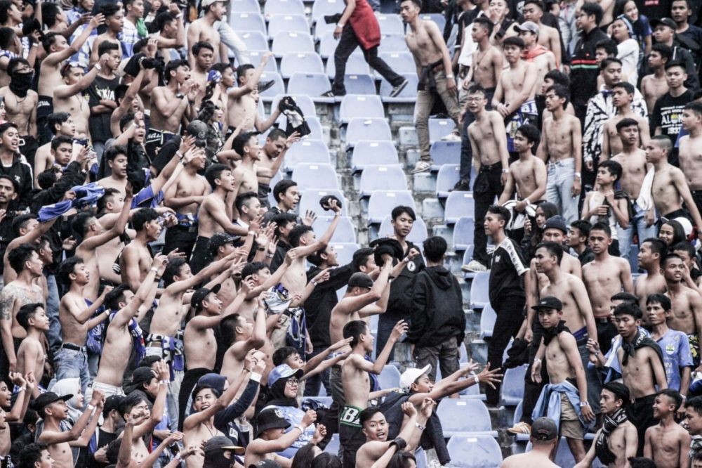 [FOTO] Melihat Aksi Bobotoh Persib di Laga Perdana Piala Presiden 2019