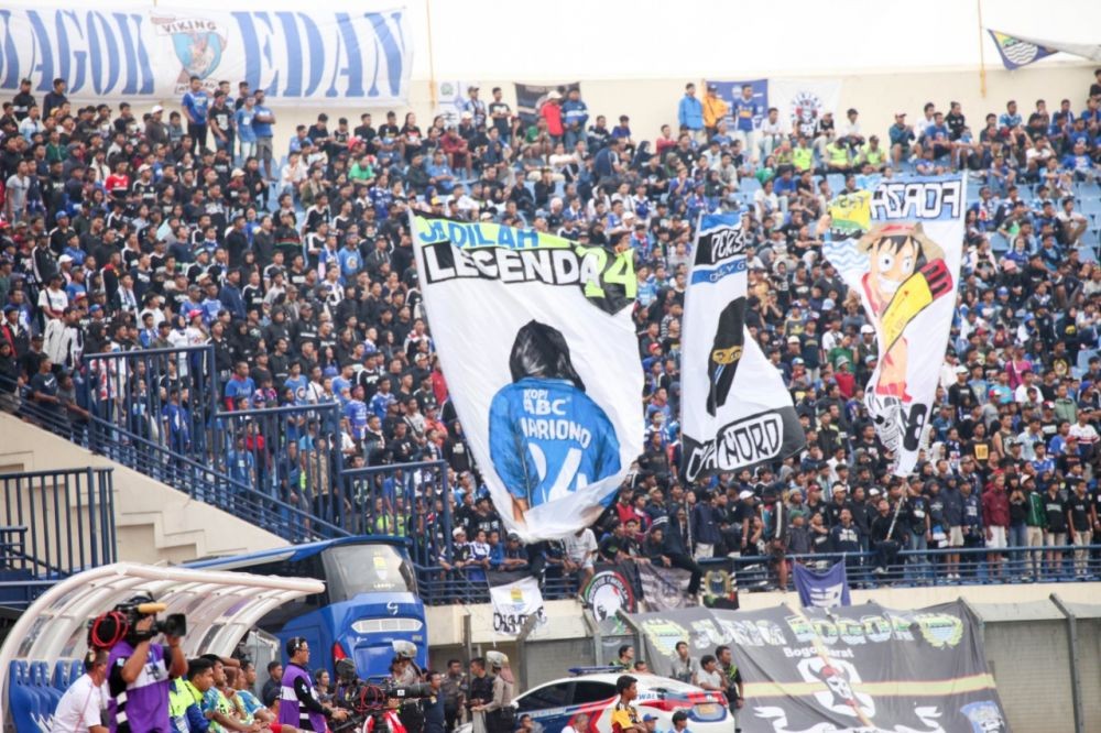 [FOTO] Melihat Aksi Bobotoh Persib di Laga Perdana Piala Presiden 2019