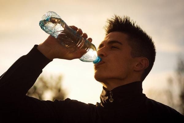 10 Fakta Air Alkali untuk Kesehatanmu, Cocok buat Kamu yang Dehidrasi!