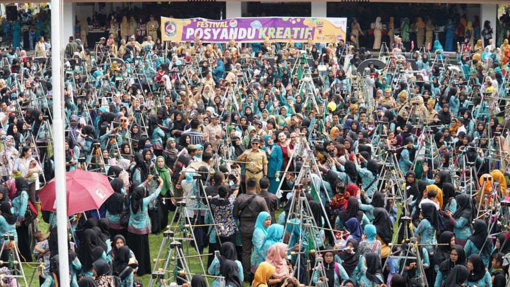Festival Posyandu, Ratusan Balita Banyuwangi Ditimbang Massal 
