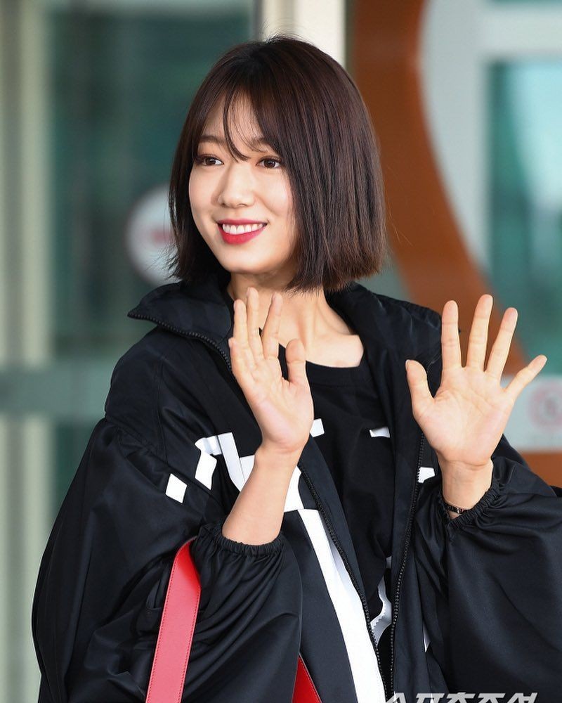 Imut Banget! 10 Potret Menawan Park Shin Hye dengan Rambut Pendek