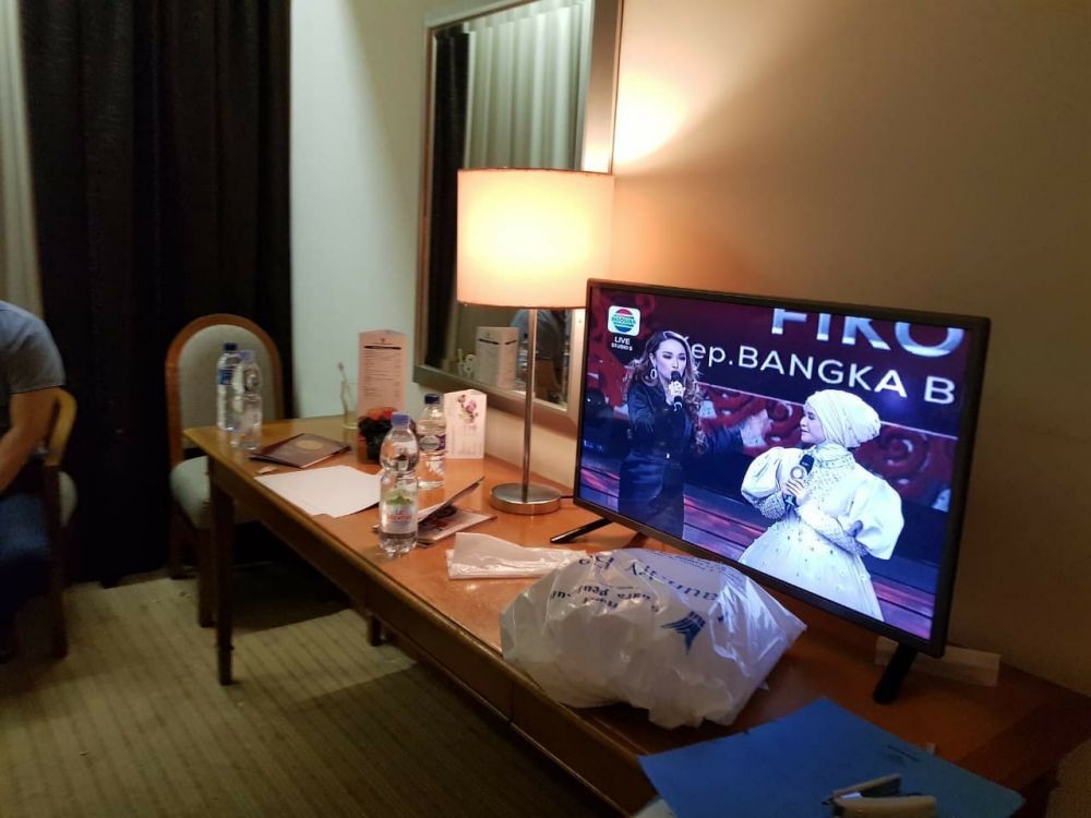 Ini Foto Detik-Detik Penangkapan Andi Arief di Hotel oleh Polisi