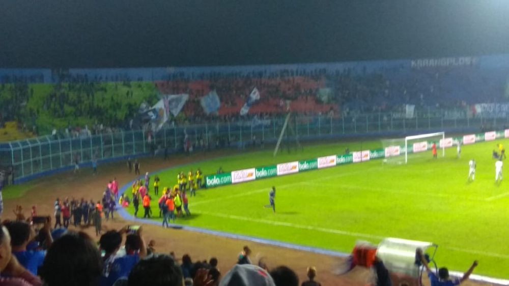 Dramatis, Arema FC Raih Kemenangan Pertama