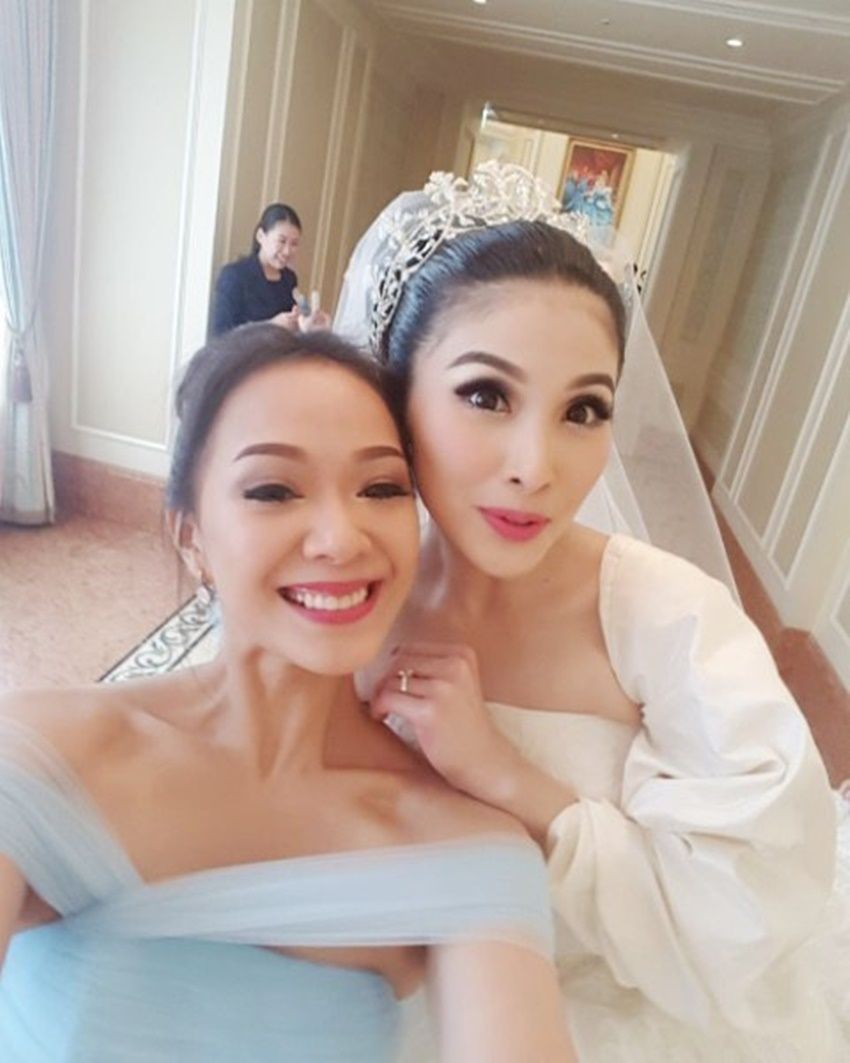 10 Momen Persahabatan Yuanita & Sandra Dewi, dari Single sampai Nikah