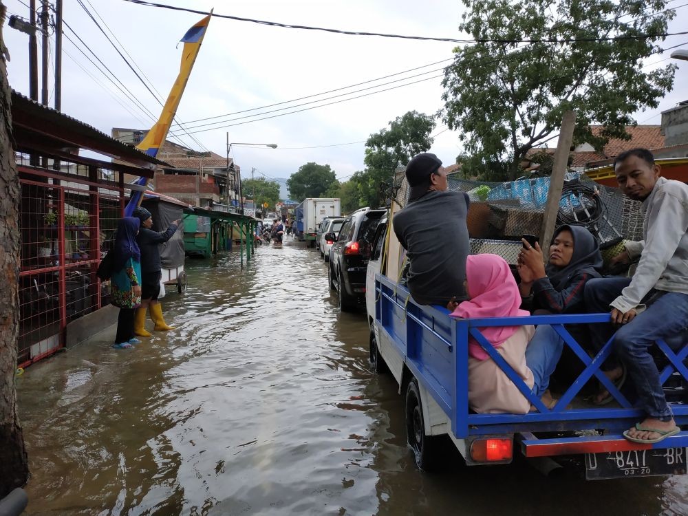 Wagub Uu: Korban Terendam Banjir Kuatkan Iman Jangan Salahkan Citarum