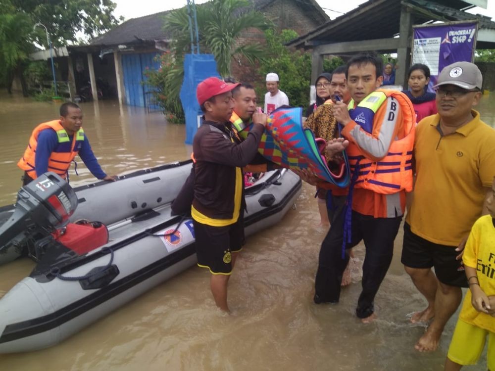 Madiun Dikepung Banjir, Pemkot Surabaya Kirim Dua Truk Bantuan