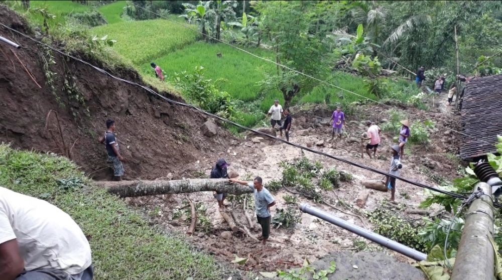 Pelanggan Swalayan Sumbang Rp50 Juta buat Korban Banjir & Longsor