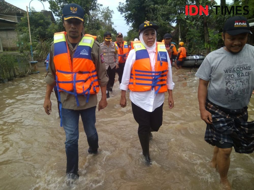 Tinjau Lokasi Banjir di Madiun, Gubernur Khofifah Kunjungi Tiga Tempat