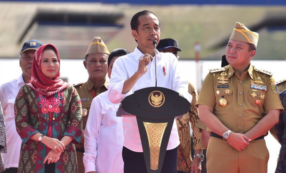 Jokowi Resmikan Tol Terpanjang, Hasto: Pecahkan Kebuntuan Era SBY
