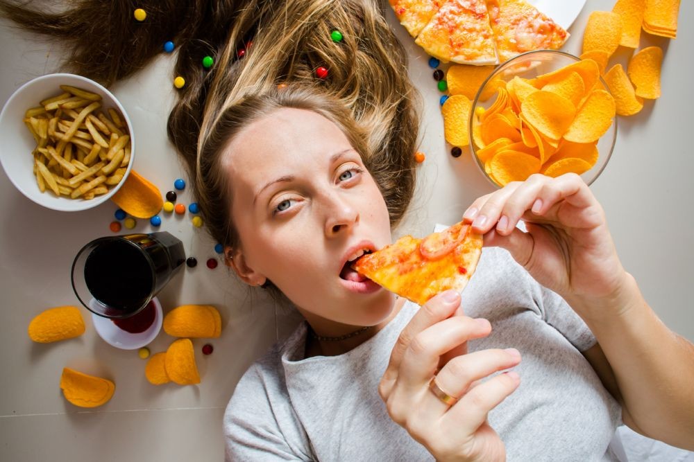 Ini 7 Alasan Ilmiahnya Kenapa Setelah Makan Kita Sering Ngantuk