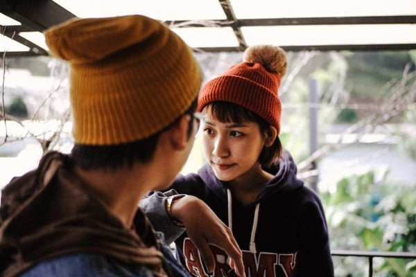 7 Hal Absurd yang Mungkin Cowok Pikirkan Saat Pacaran