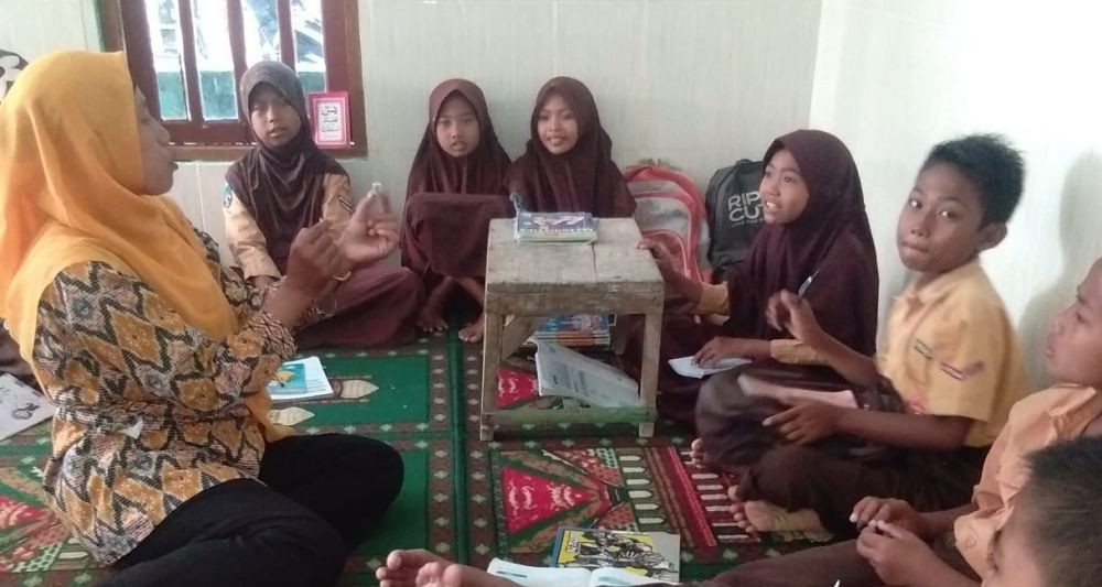 Sekolah Kebanjiran, Puluhan Siswa di Lamongan Belajar di Tempat Ibadah