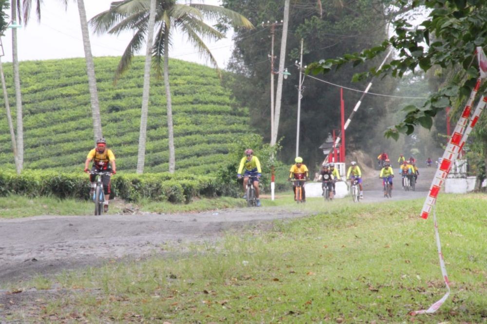 Gowes Indah Bareng, Serunya Bersepeda Mengitari Kebun Teh Simalungun