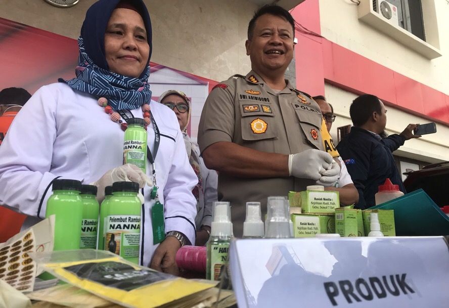 Polisi Grebek Pabrik Kosmetik Ilegal di Makassar