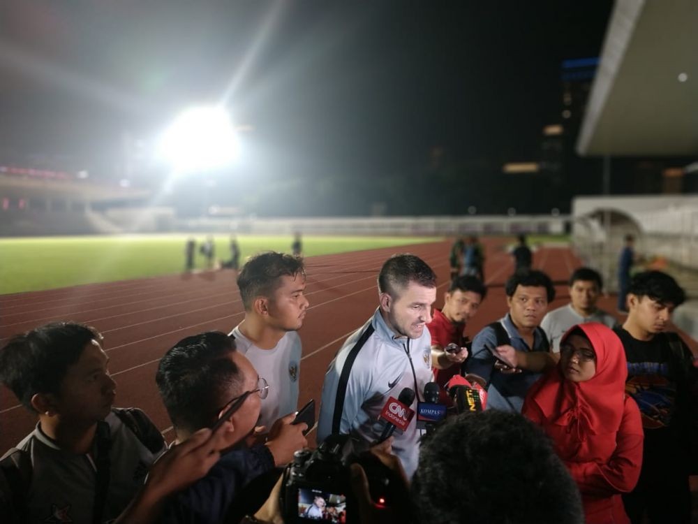 Jalani Debut Bersama Skuat Garuda di Indonesia, Simon McMenemy Tegang