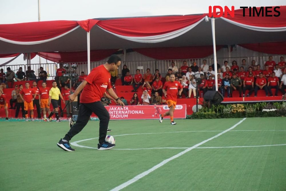 Resmikan Pembangunan Stadion BMW untuk Persija, Anies Diserbu Jakmania