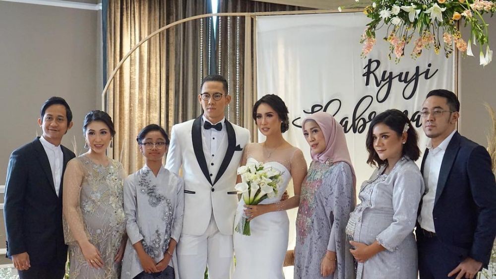 Pacaran Singkat Lalu Menikah, 11 Momen Bahagia Ryuji Utomo & Shabrina