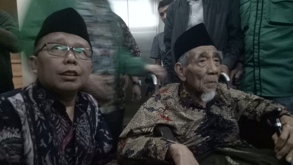 Kisah Mbah Moen, Sang Kiai Kelana yang Disegani Seantero Nusantara