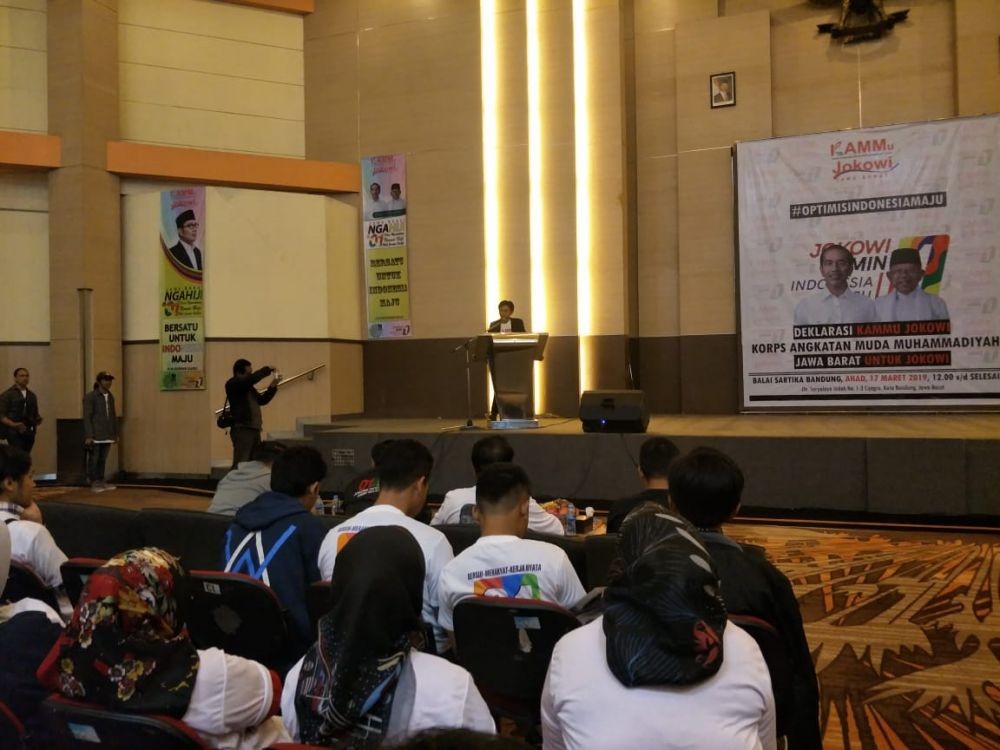 2.000 Millenial Muhammadiyah Deklarasi Dukung Jokowi-Ma'ruf di Bandung