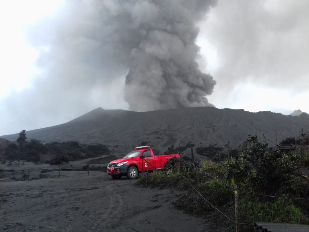 Status Gunung Bromo Masih Waspada, Emil Imbau Warga Tak Mendekat