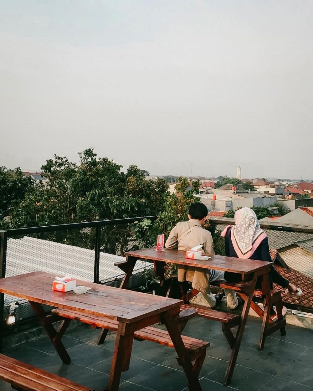 10 Kafe Rooftop Terbaik Di Jakarta Dengan Pemandangan Yang