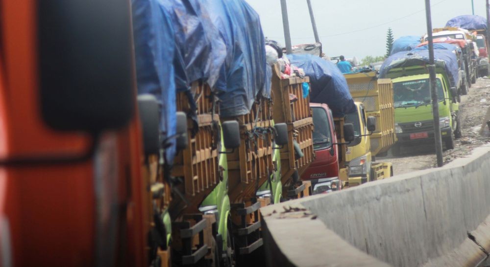 Sopir Truk Sampah Curhat Antre Berjam-jam di TPST Piyungan