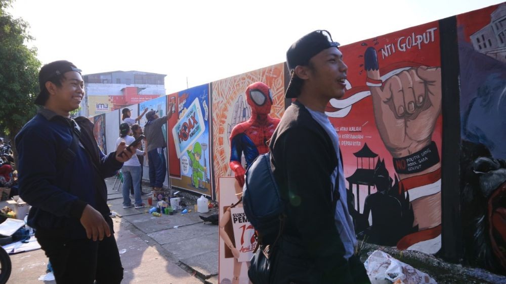 [FOTO] Ikut Kompetisi Mural, Ini Ekspresi Diri Milenial untuk Pemilu 