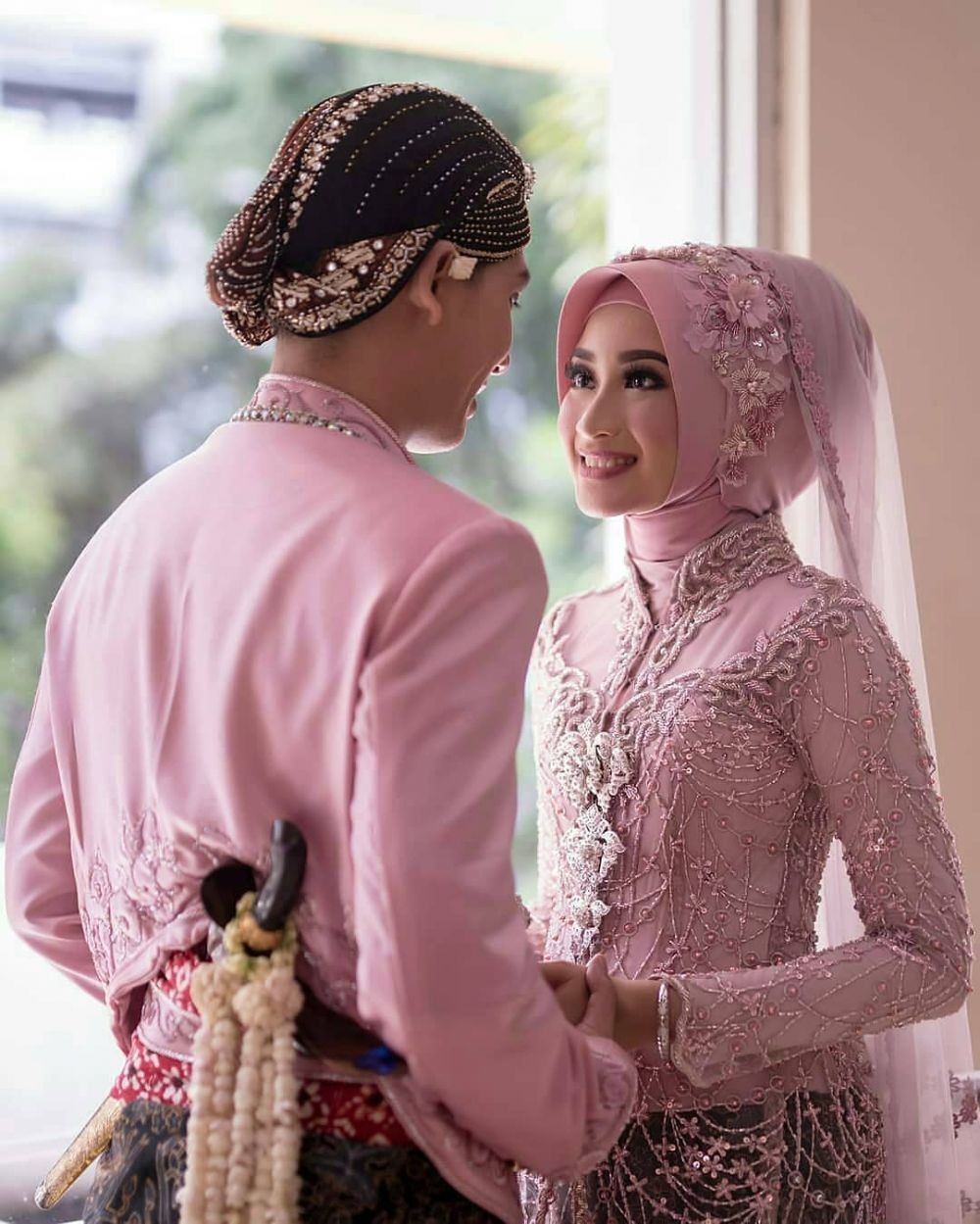 Kebaya Resepsi Pernikahan Hijab Modern