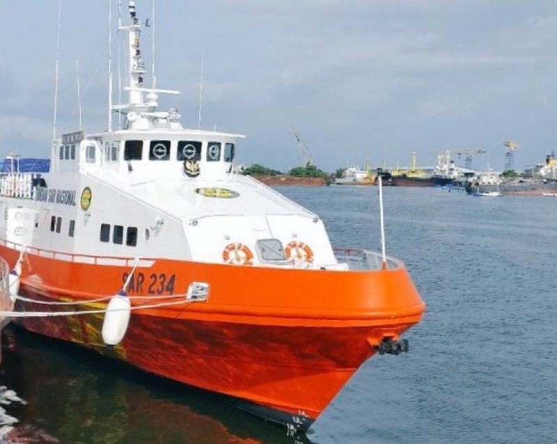 Kapal Motor Pengangkut Besi Tua Tenggelam di Selat Makassar