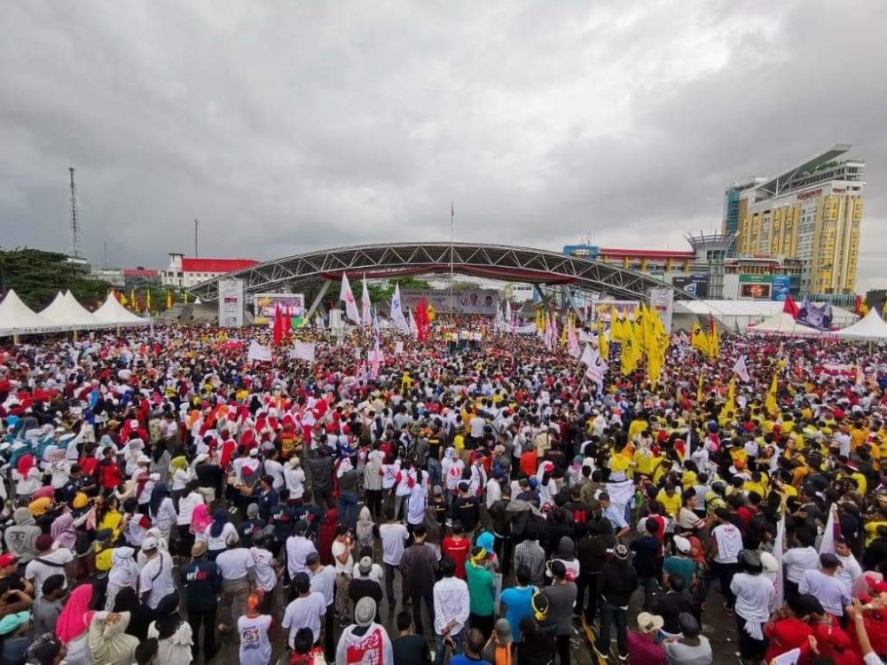 FOTO: Jokowi Naik Becak ke Lapangan Karebosi Makassar