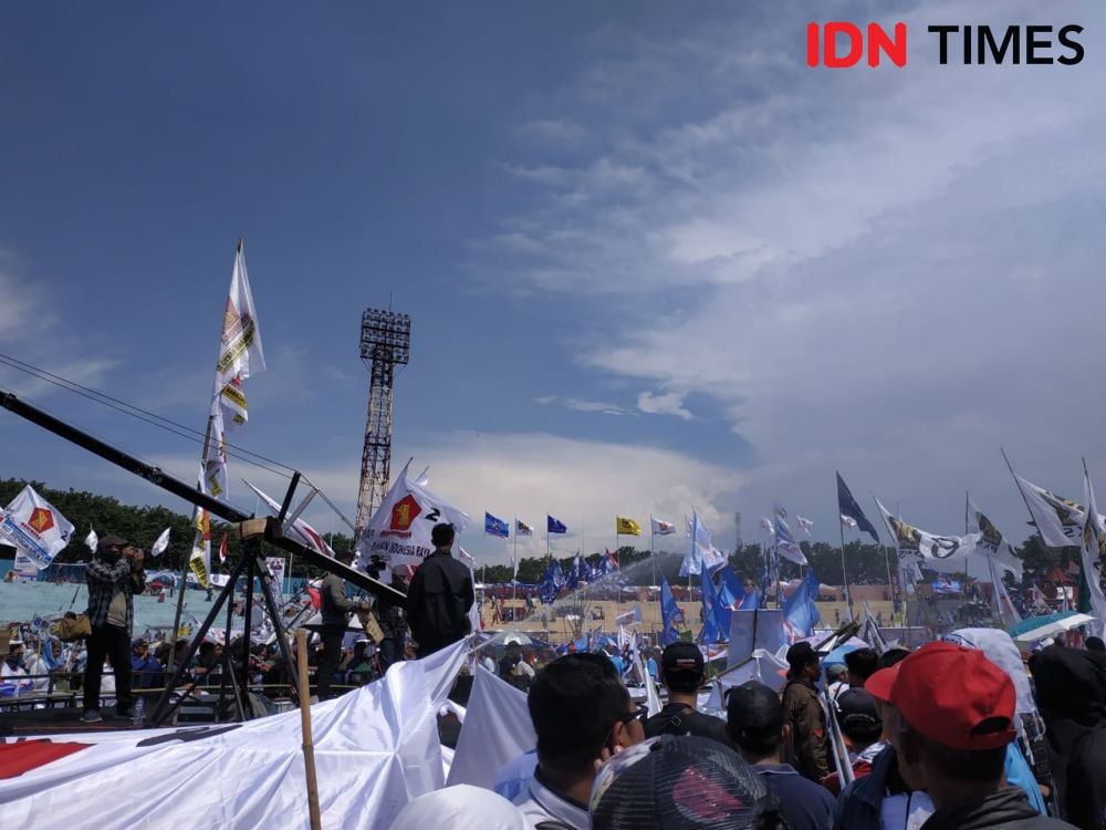 Prabowo Terharu Dapat Sumbangan dari Para Pendukungnya di Sidoarjo