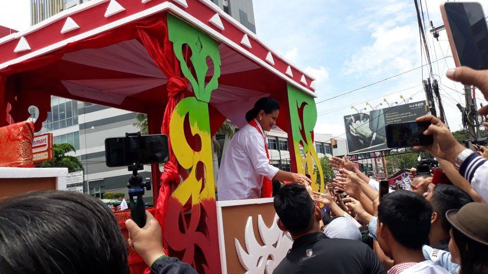 Kampanye Di Palembang, Jokowi Disambut Karnaval Busana